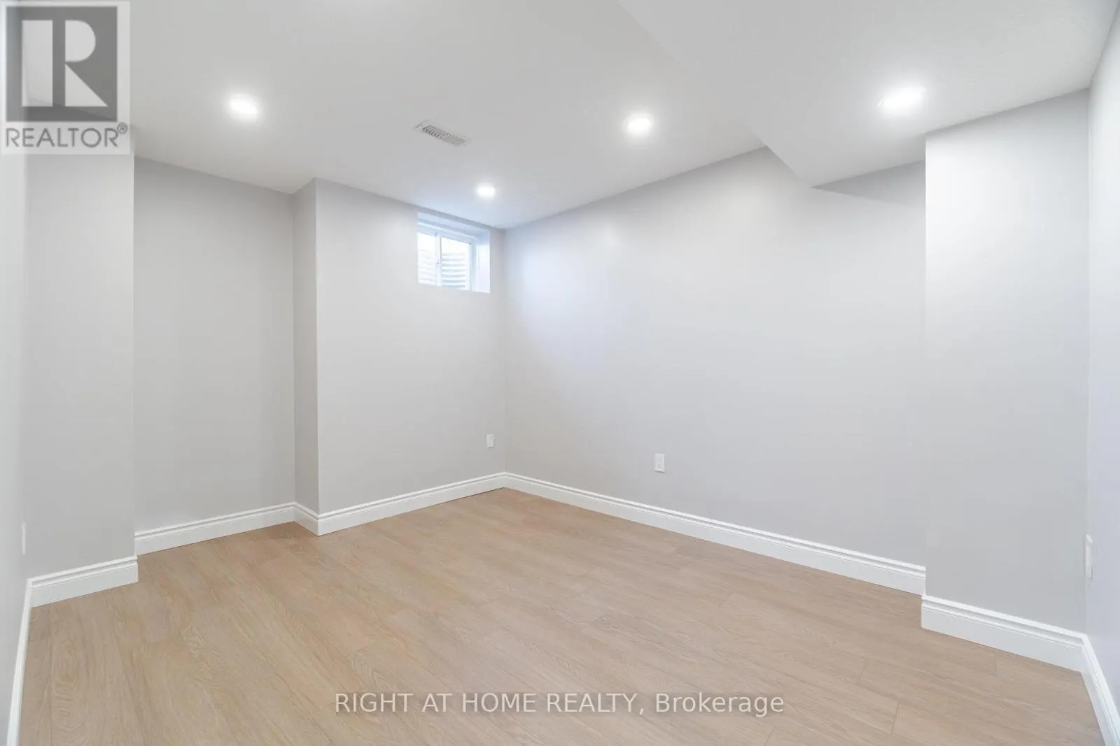 28 PICKETT PLACE