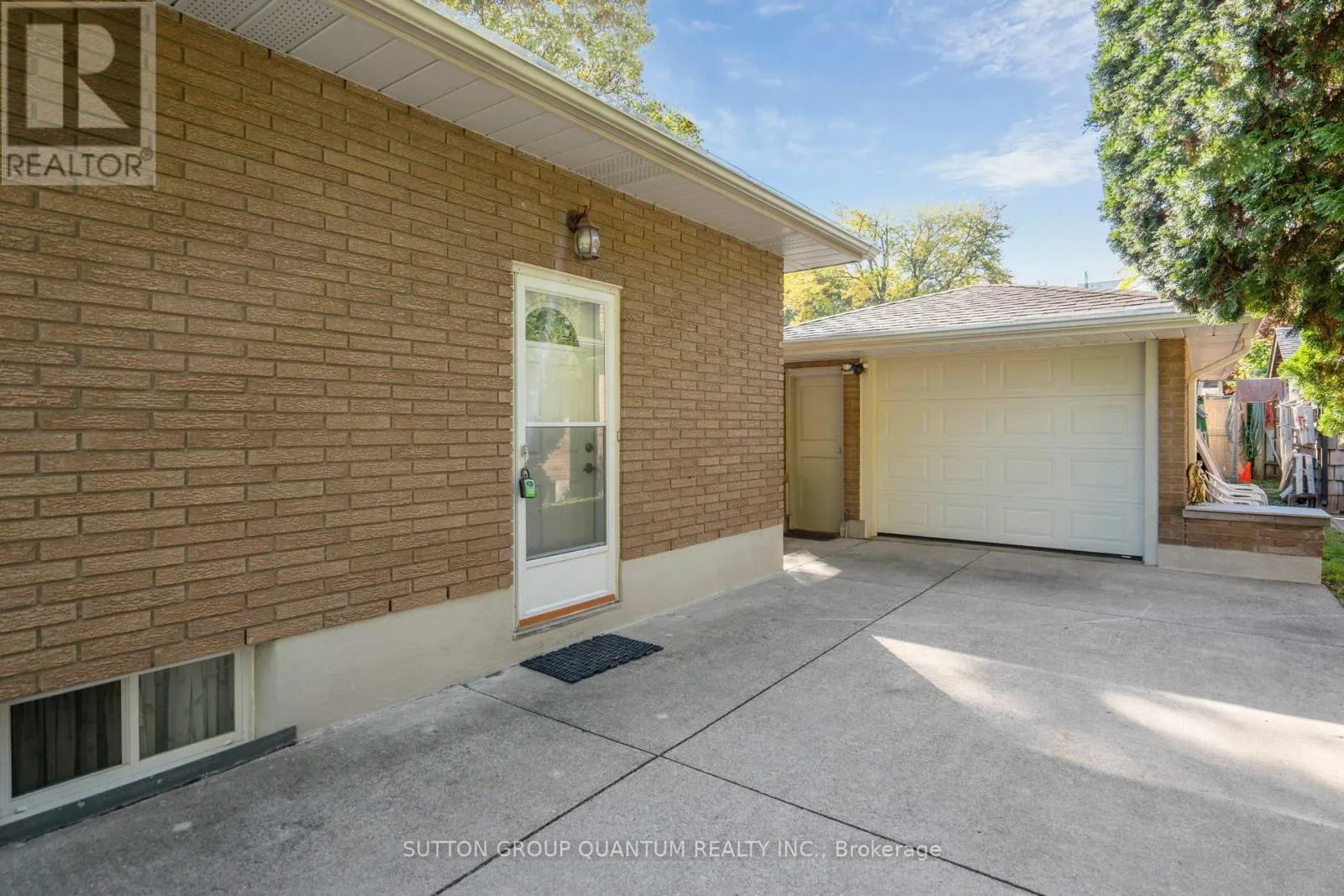 8 BERMUDA DRIVE