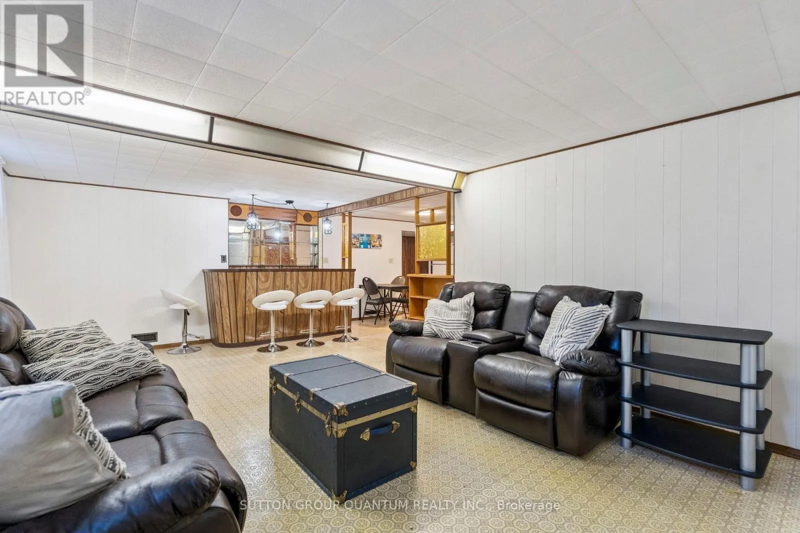 8 BERMUDA DRIVE