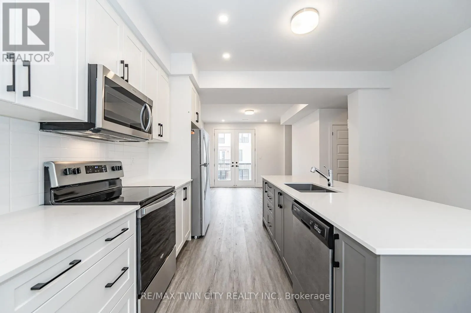 8 - 99 ROGER STREET