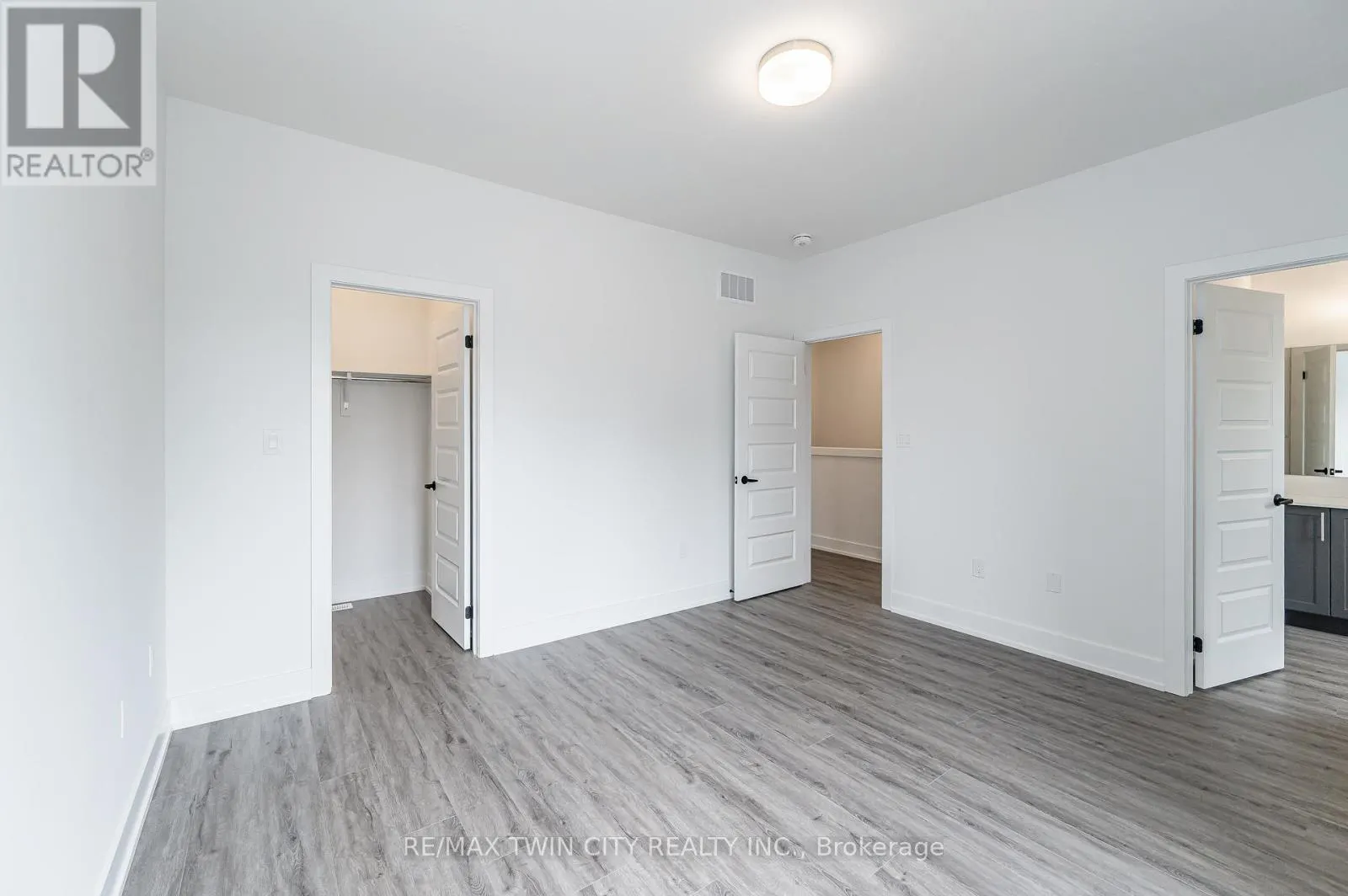 8 - 99 ROGER STREET