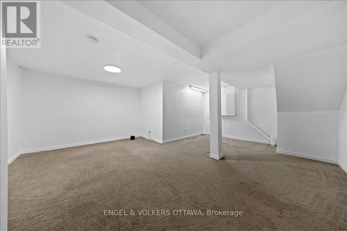 713 MALIBU TERRACE