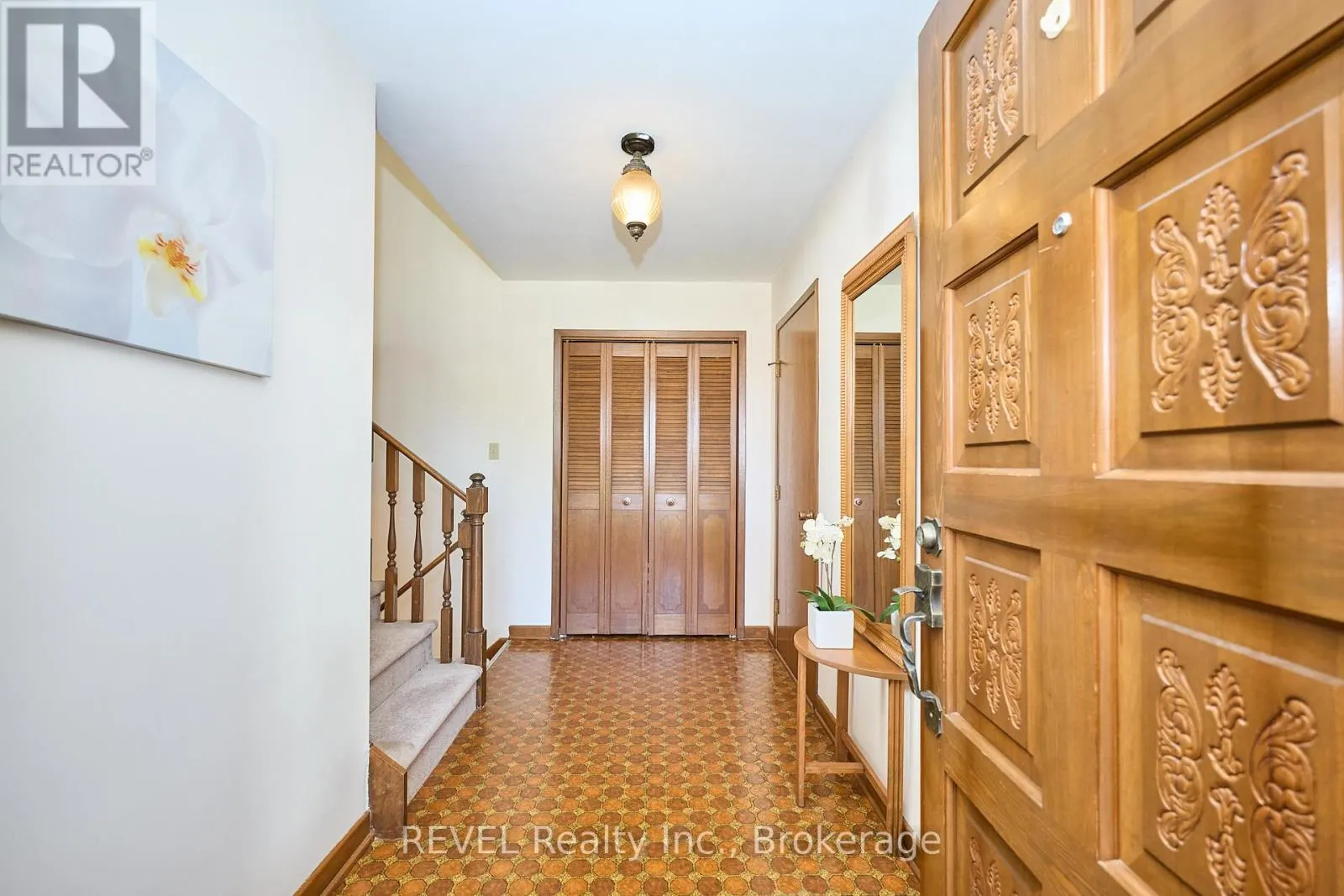 6 CHARLEEN CIRCLE