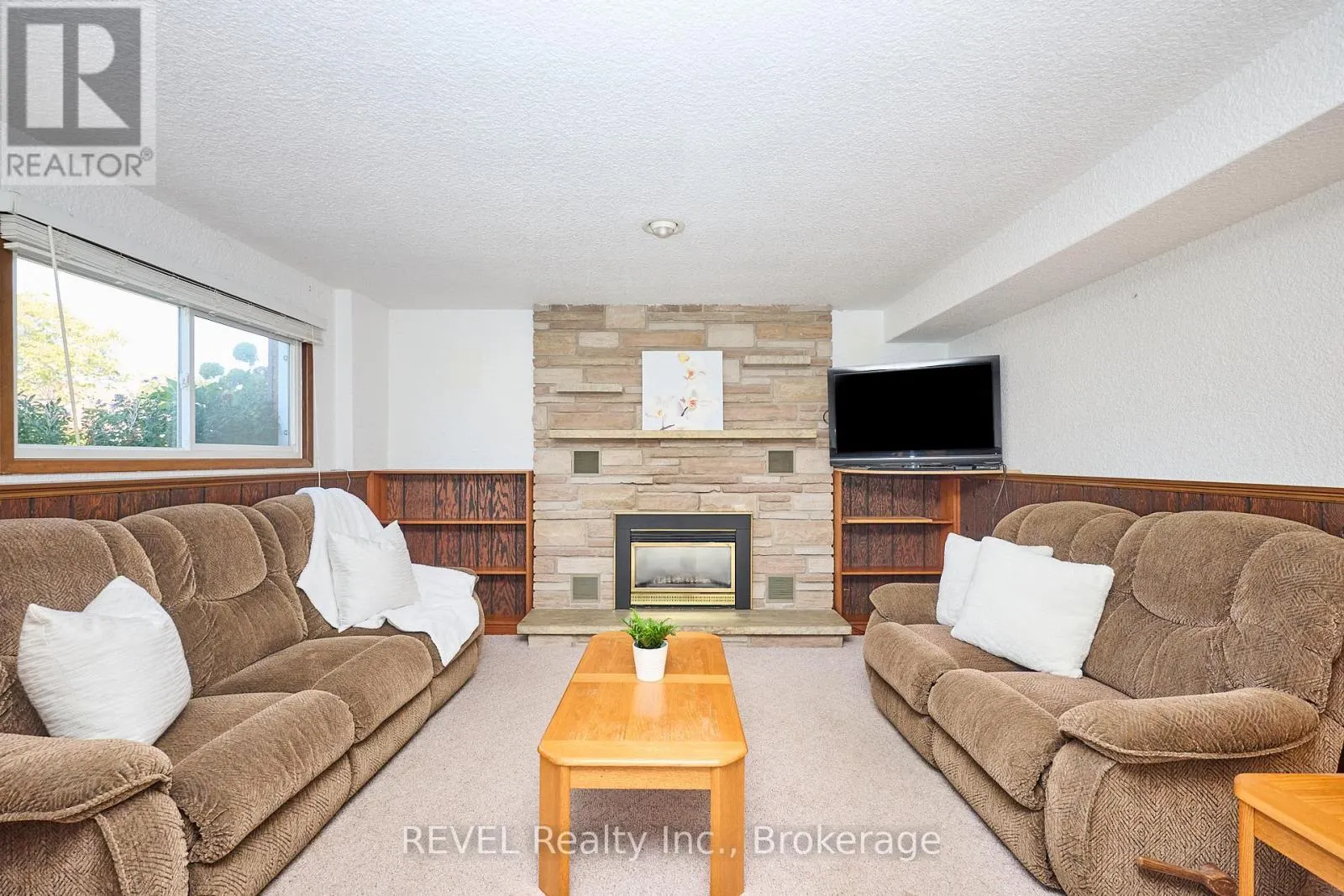 6 CHARLEEN CIRCLE