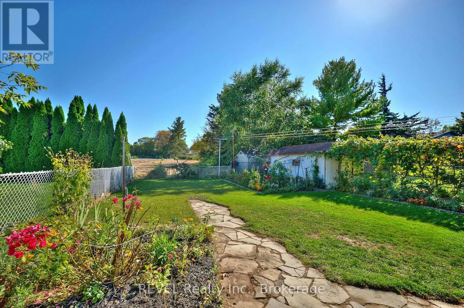 6 CHARLEEN CIRCLE