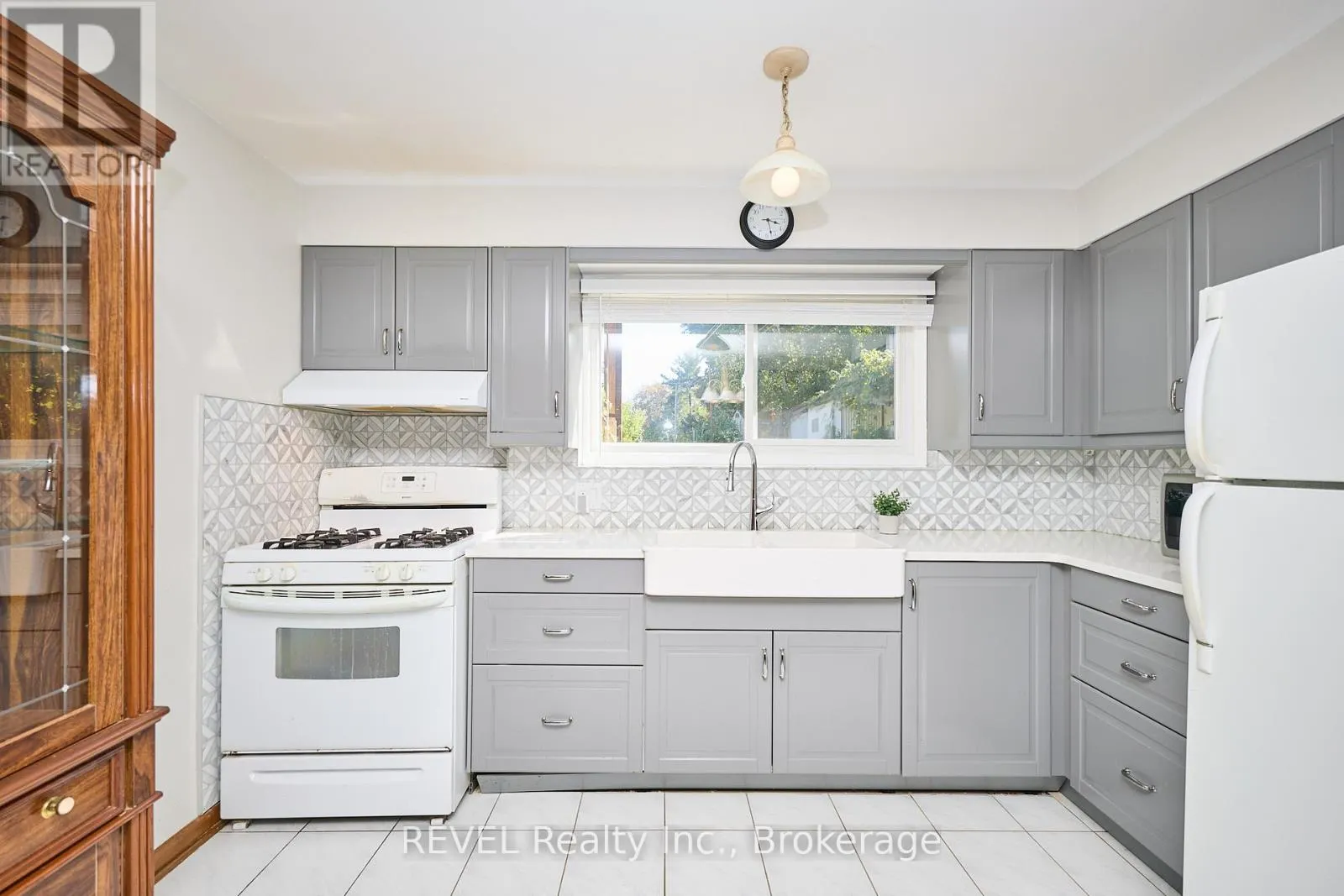 6 CHARLEEN CIRCLE