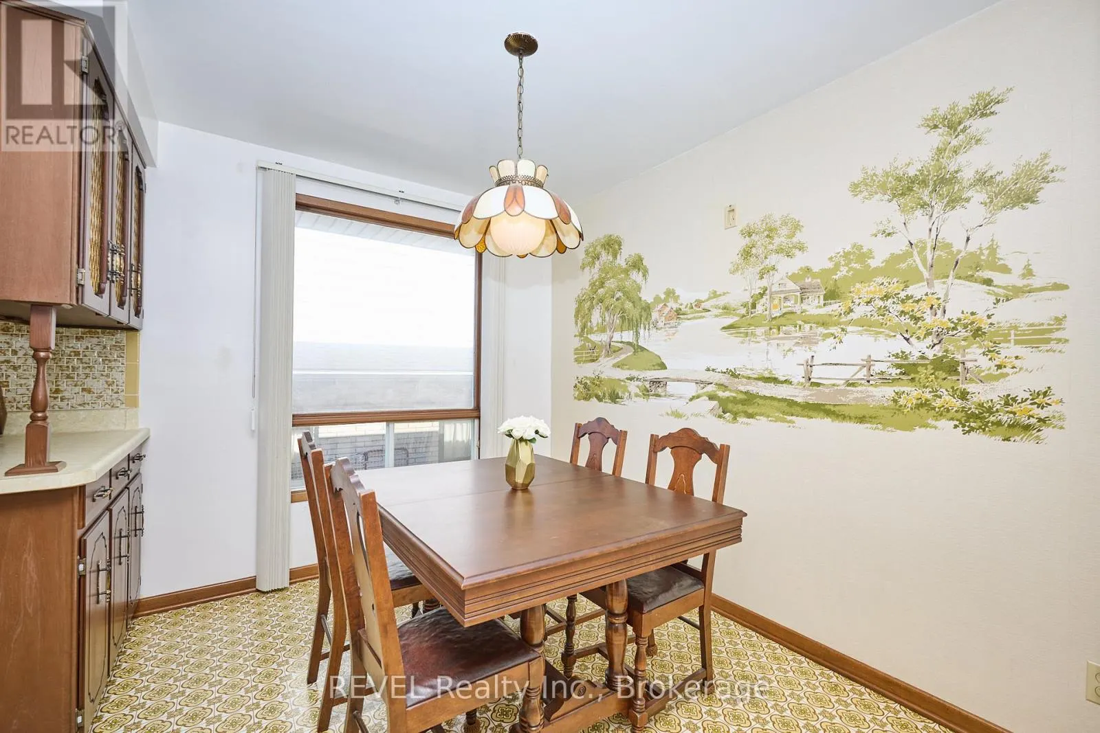 6 CHARLEEN CIRCLE