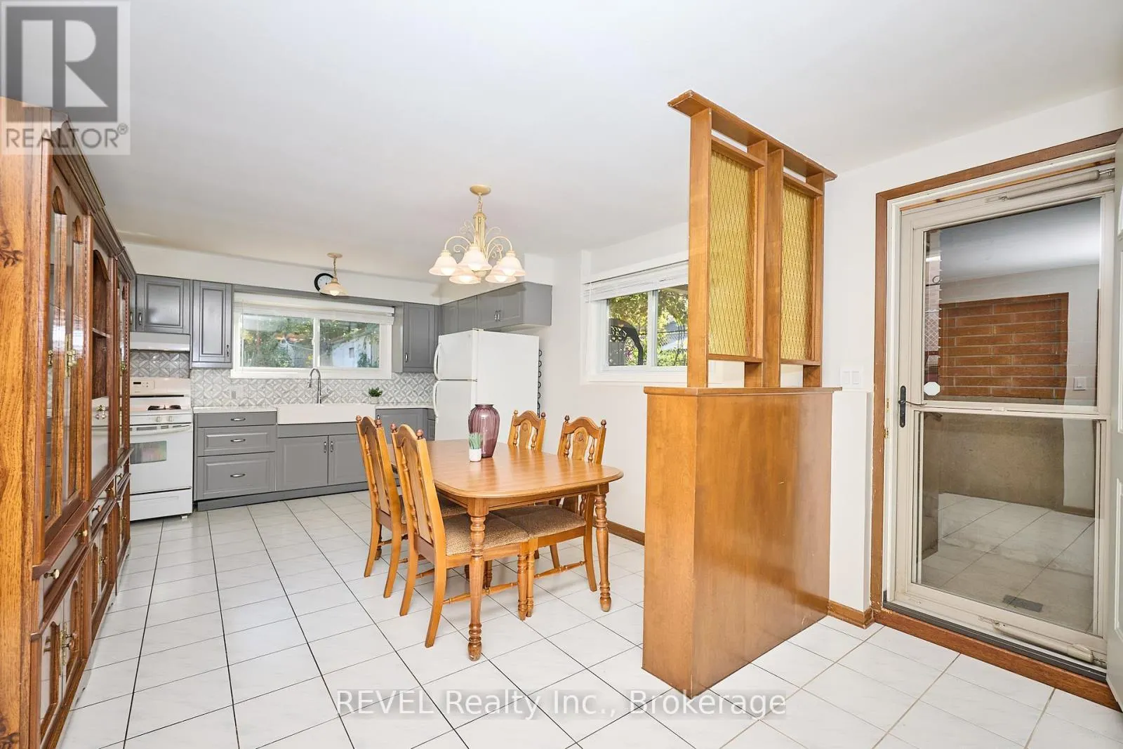 6 CHARLEEN CIRCLE