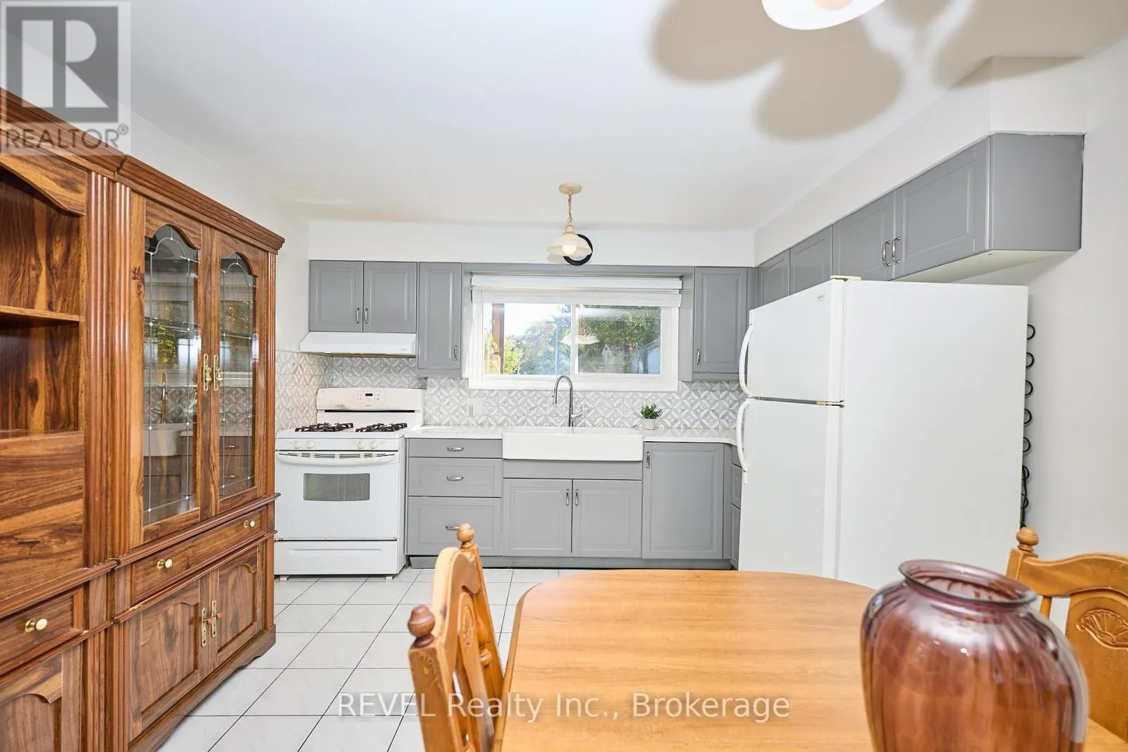 6 CHARLEEN CIRCLE