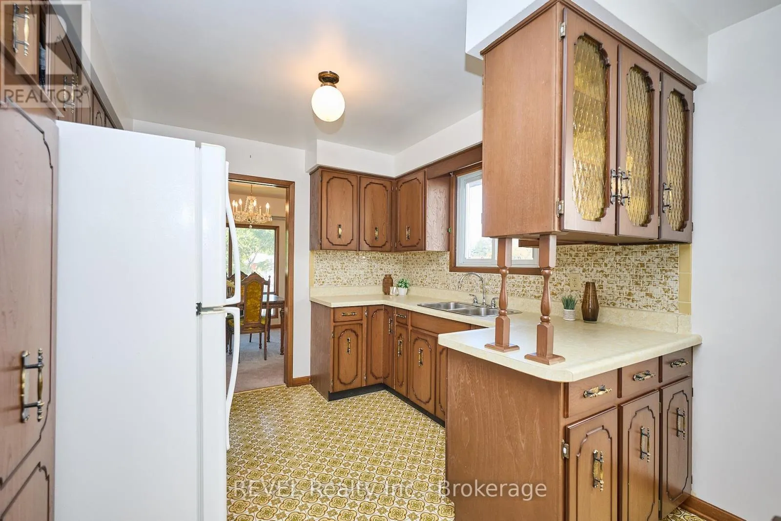 6 CHARLEEN CIRCLE