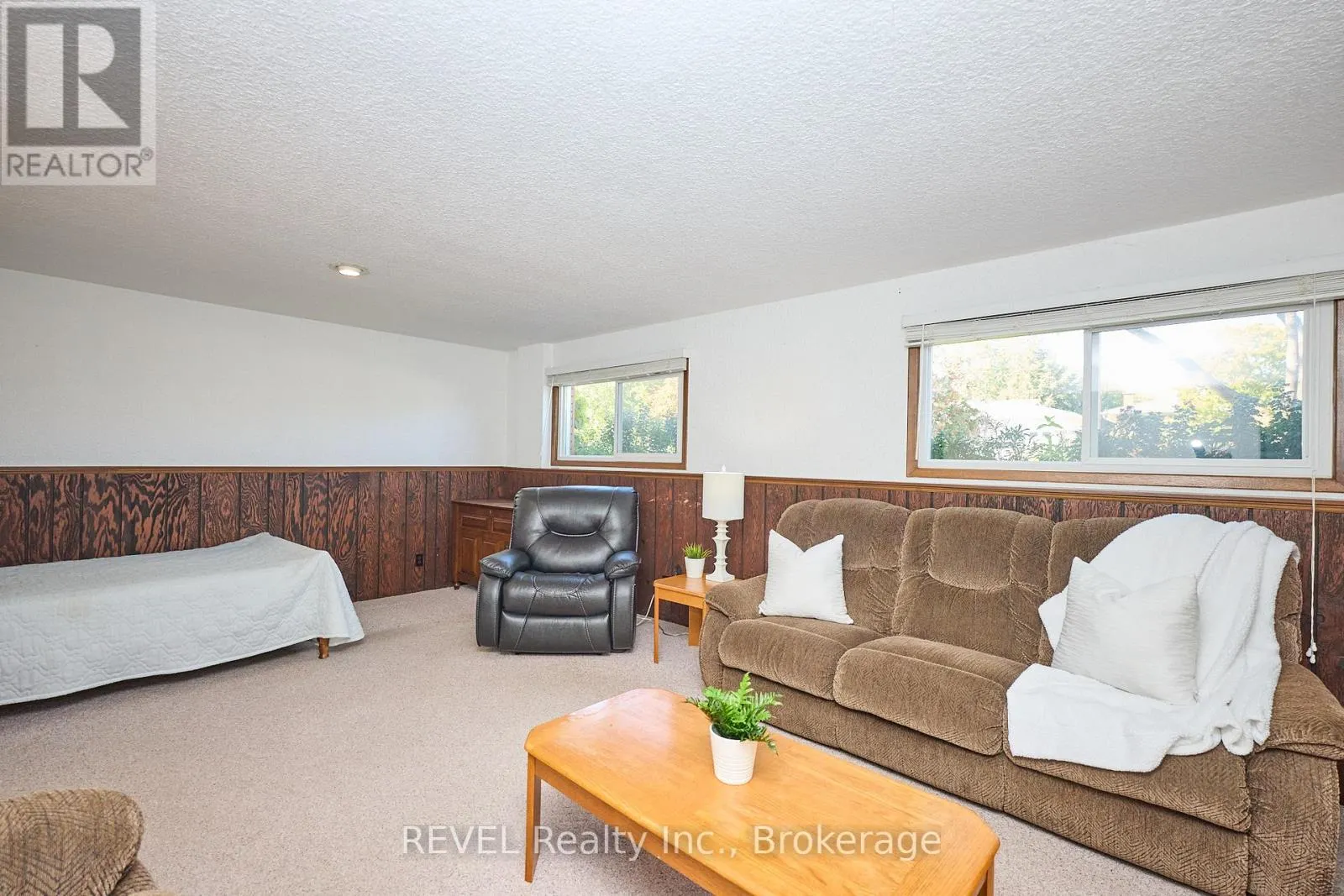 6 CHARLEEN CIRCLE