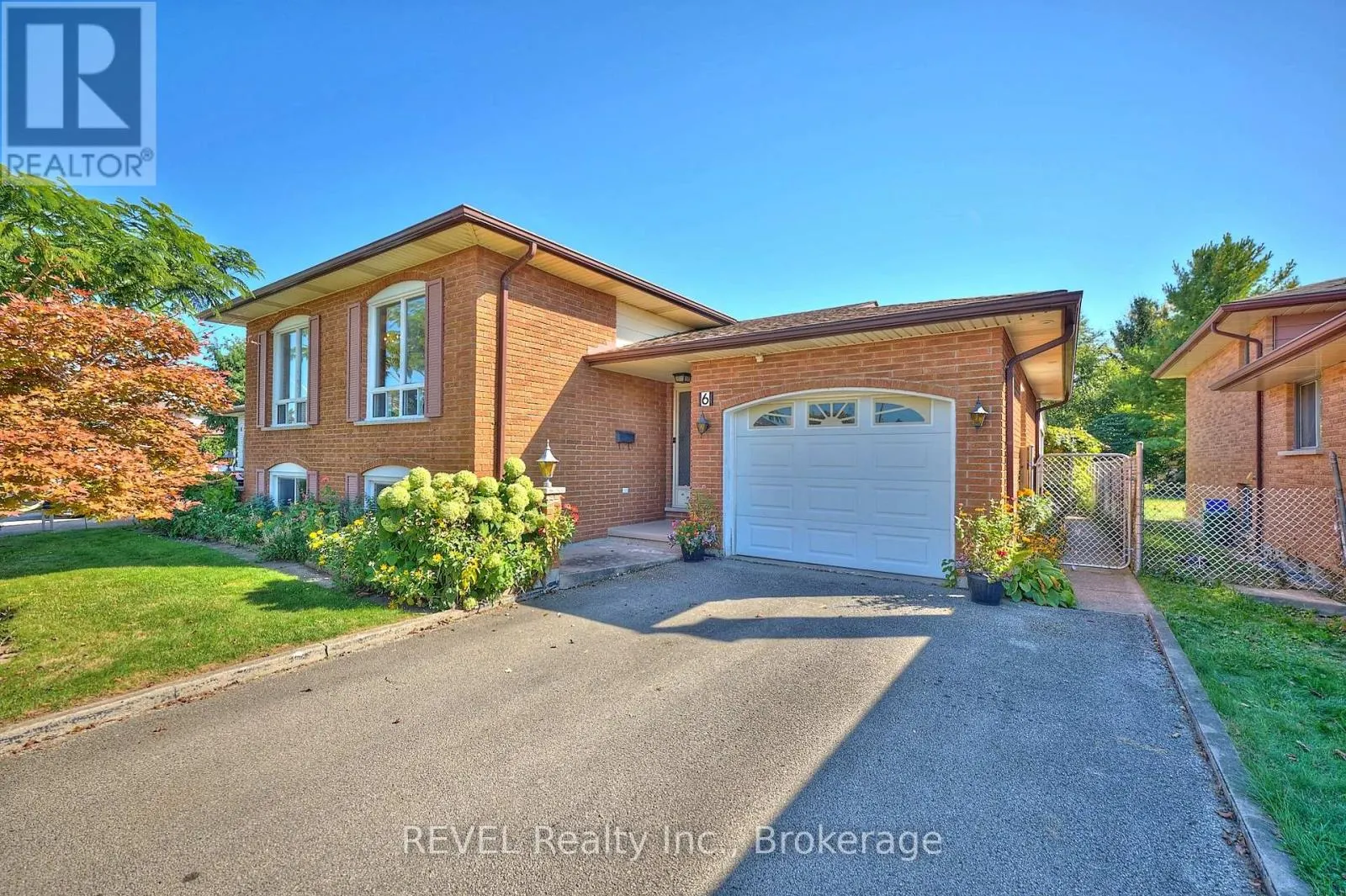 6 CHARLEEN CIRCLE