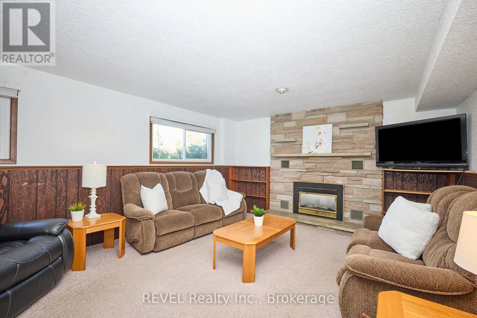 6 CHARLEEN CIRCLE