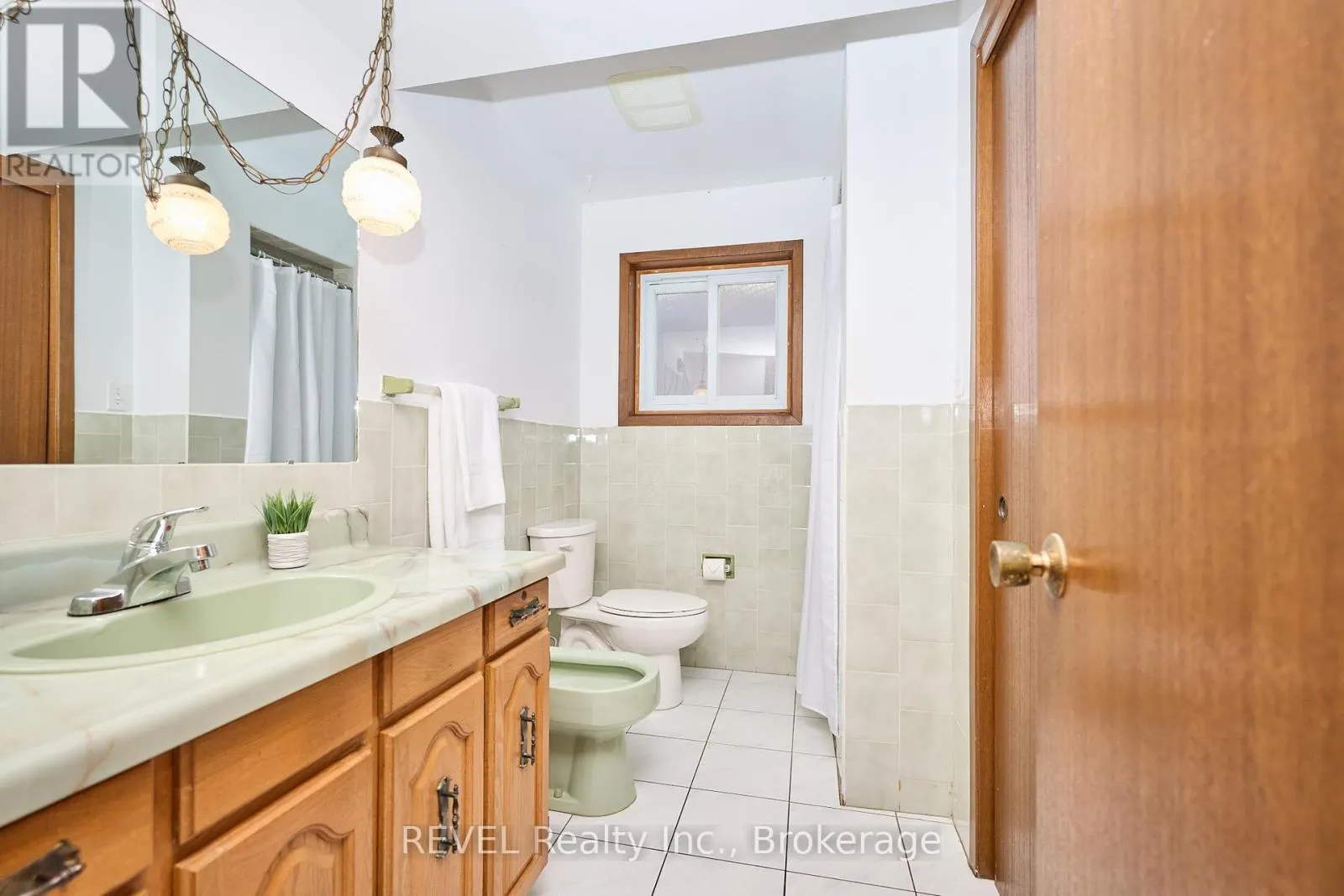 6 CHARLEEN CIRCLE