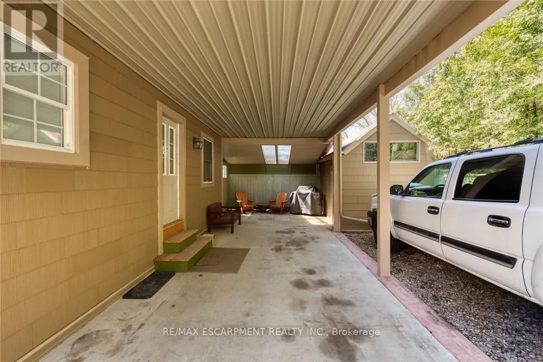 109 MCNAB STREET E