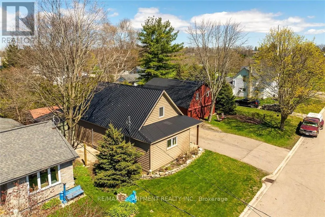 109 MCNAB STREET E