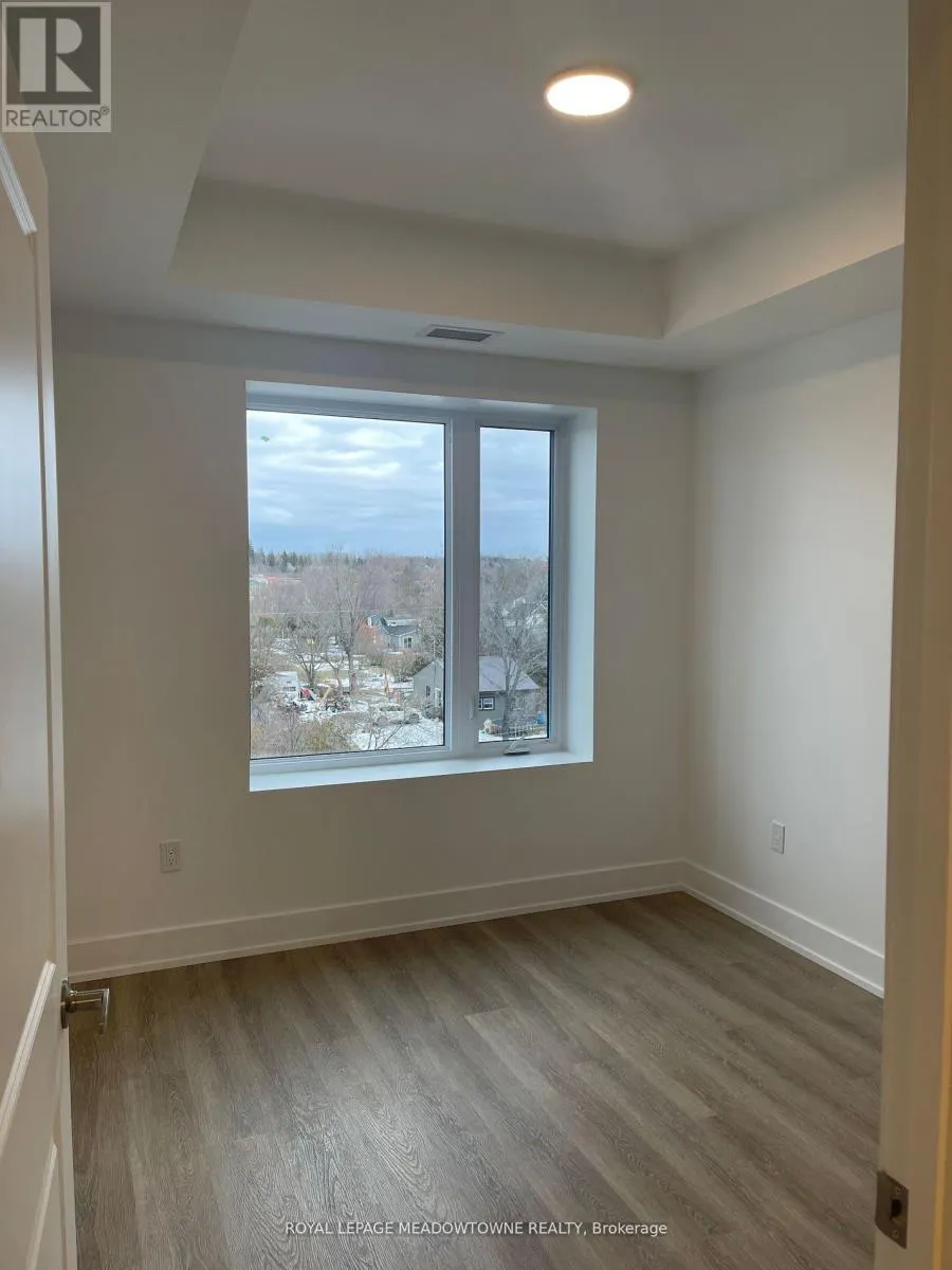 407 - 19B WEST STREET N