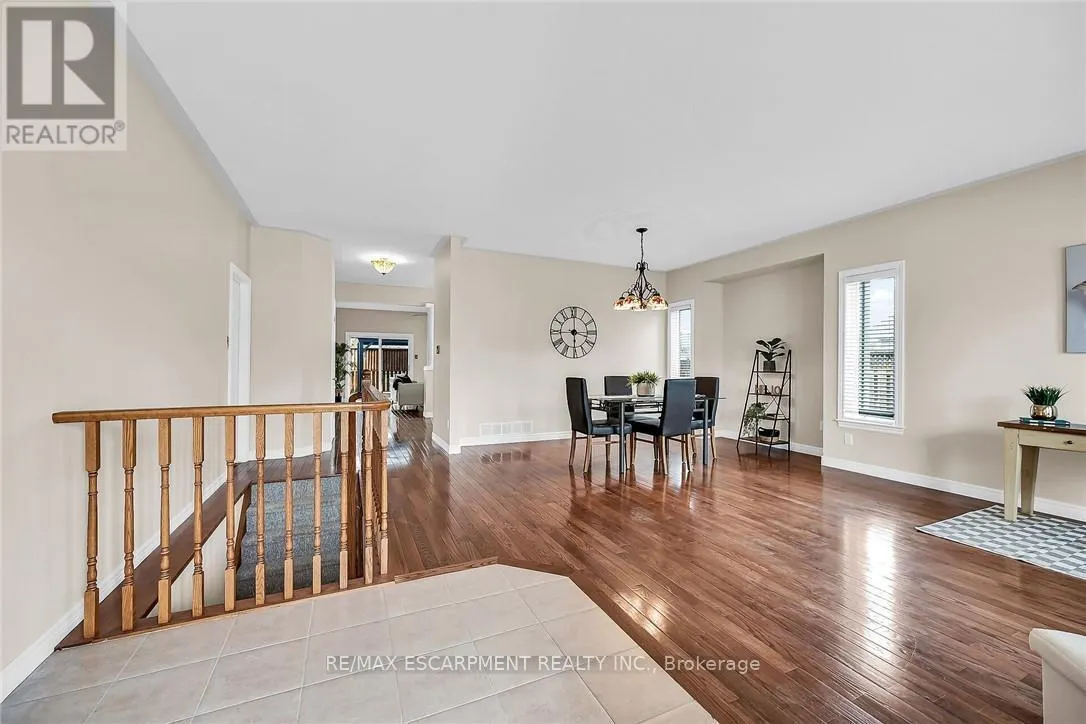 20 OAK CRESCENT