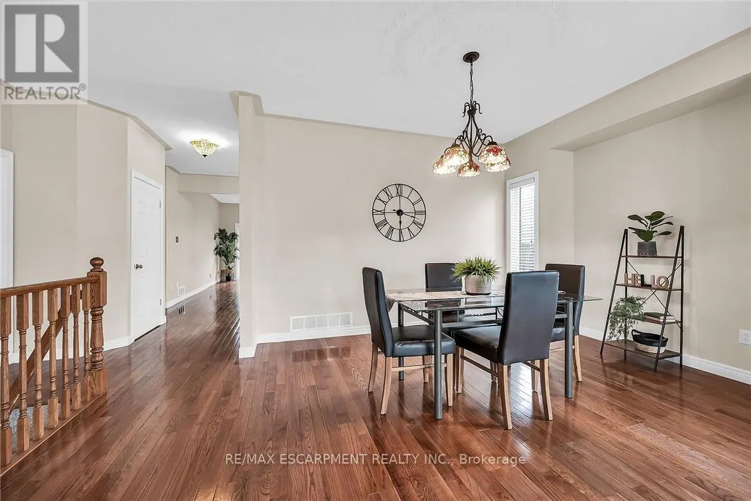 20 OAK CRESCENT
