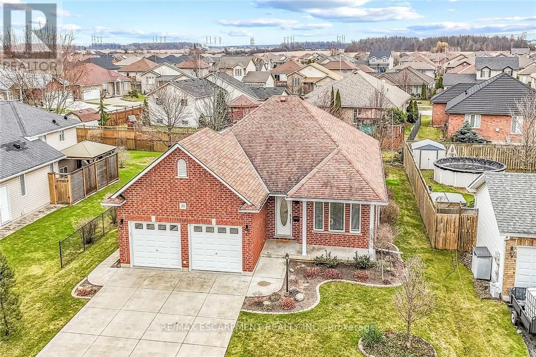 20 OAK CRESCENT