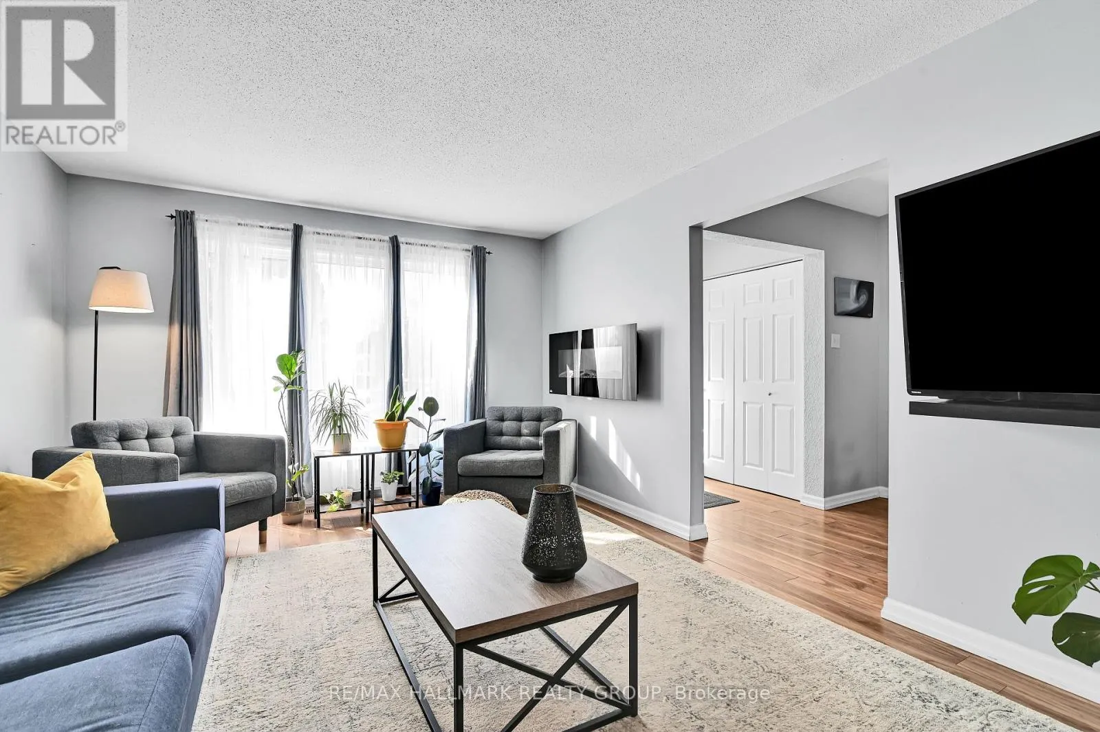53 - 21 MIDLAND CRESCENT
