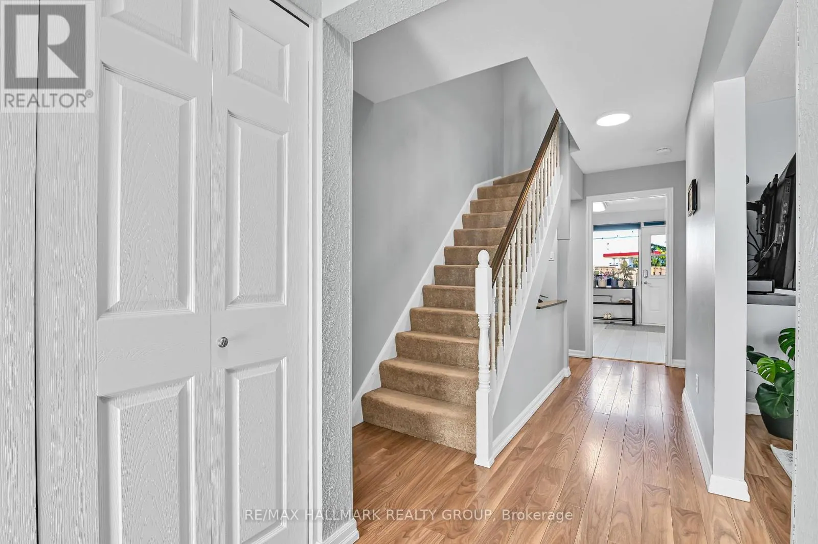 53 - 21 MIDLAND CRESCENT