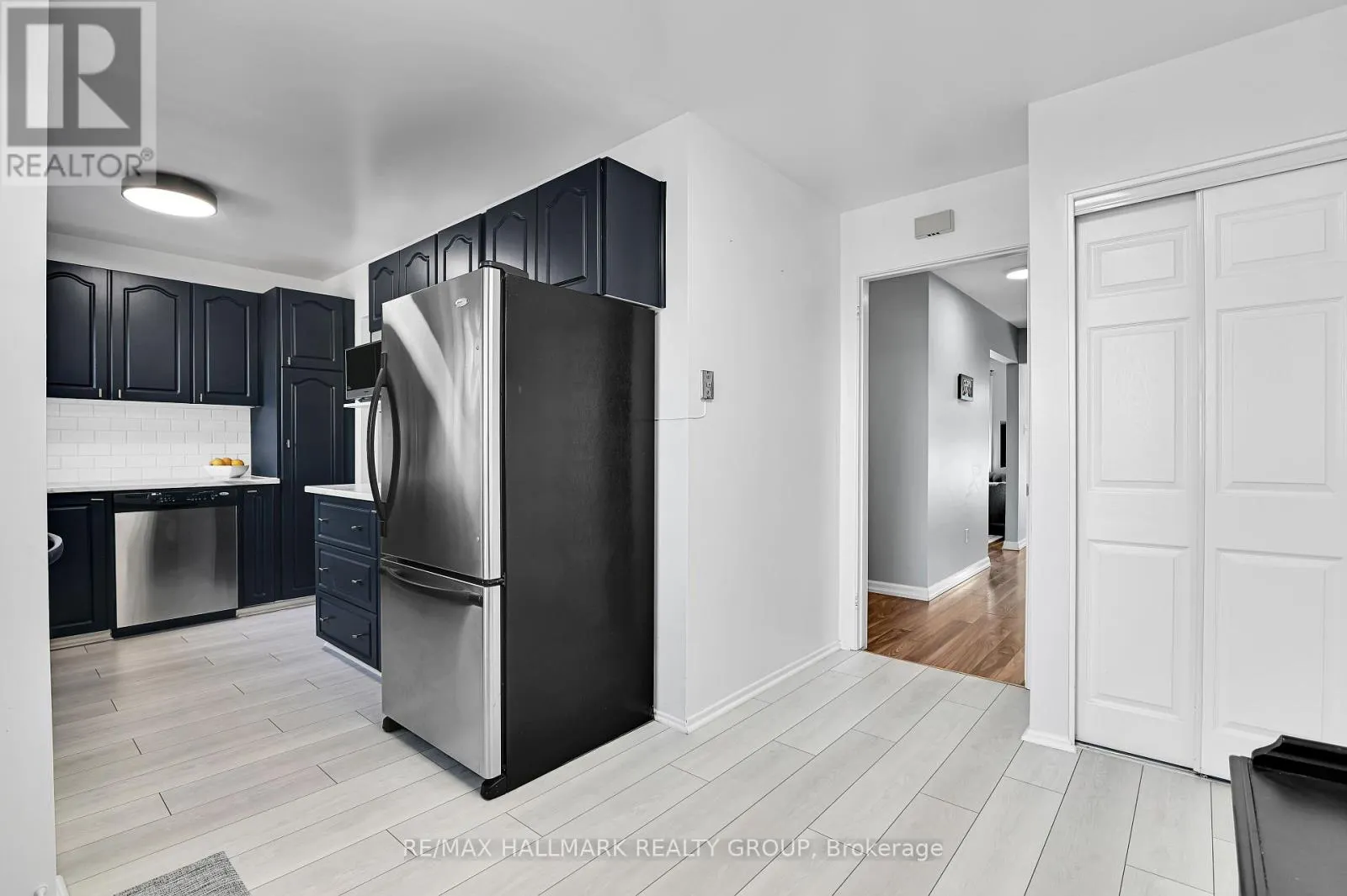 53 - 21 MIDLAND CRESCENT