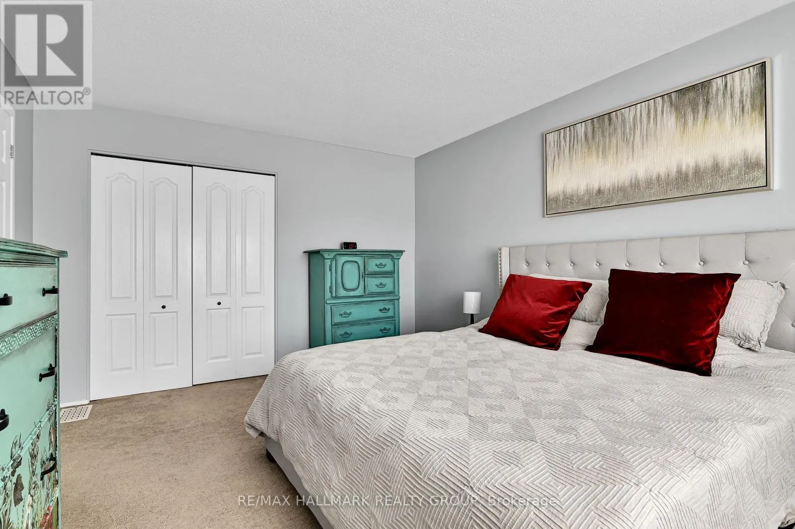 53 - 21 MIDLAND CRESCENT