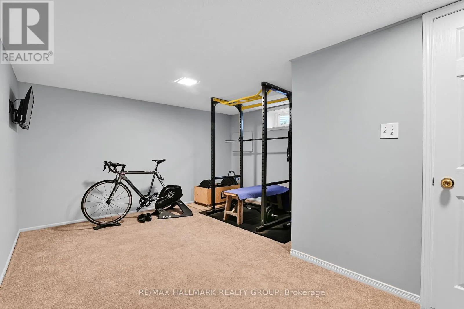 53 - 21 MIDLAND CRESCENT