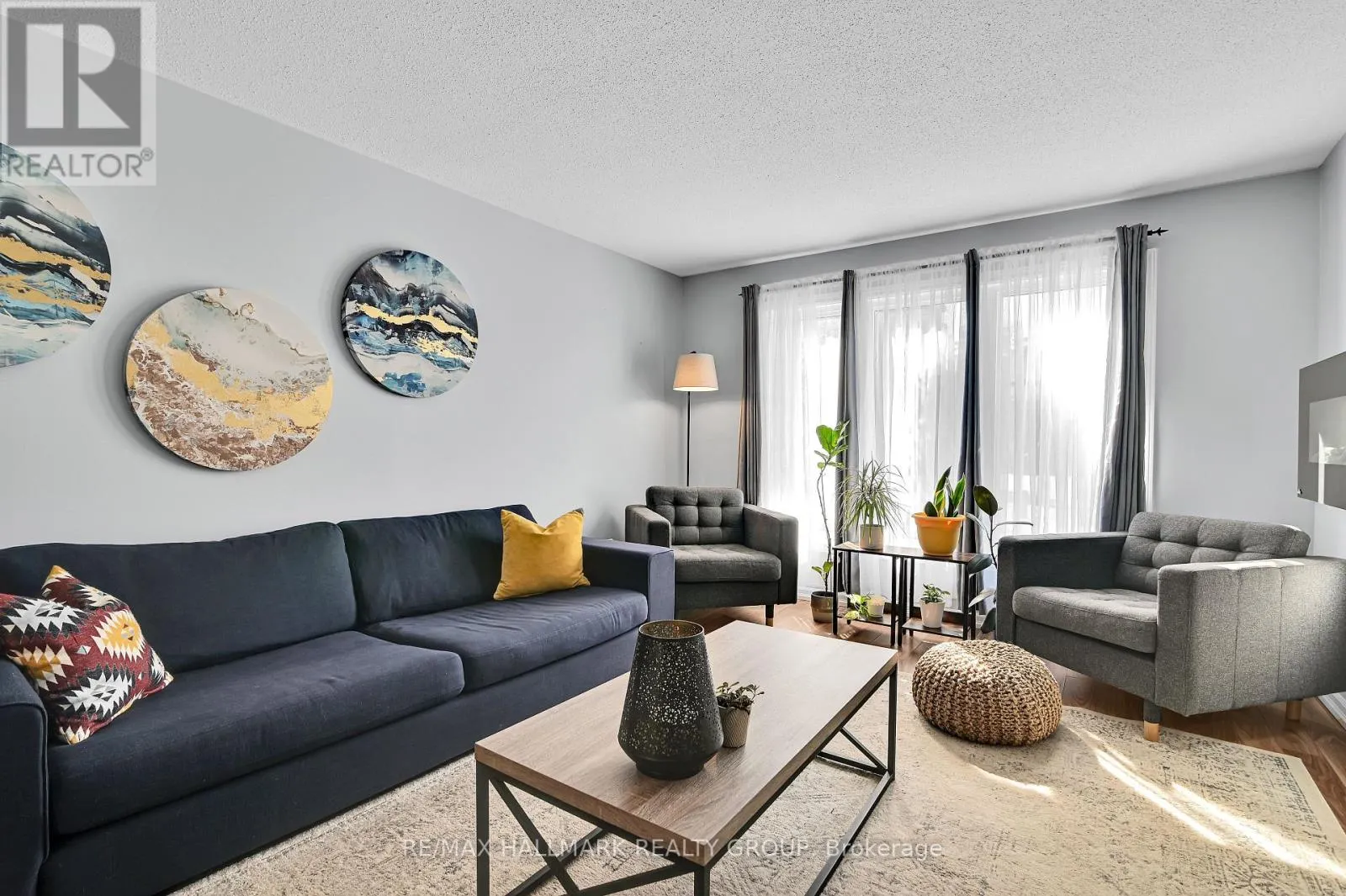 53 - 21 MIDLAND CRESCENT