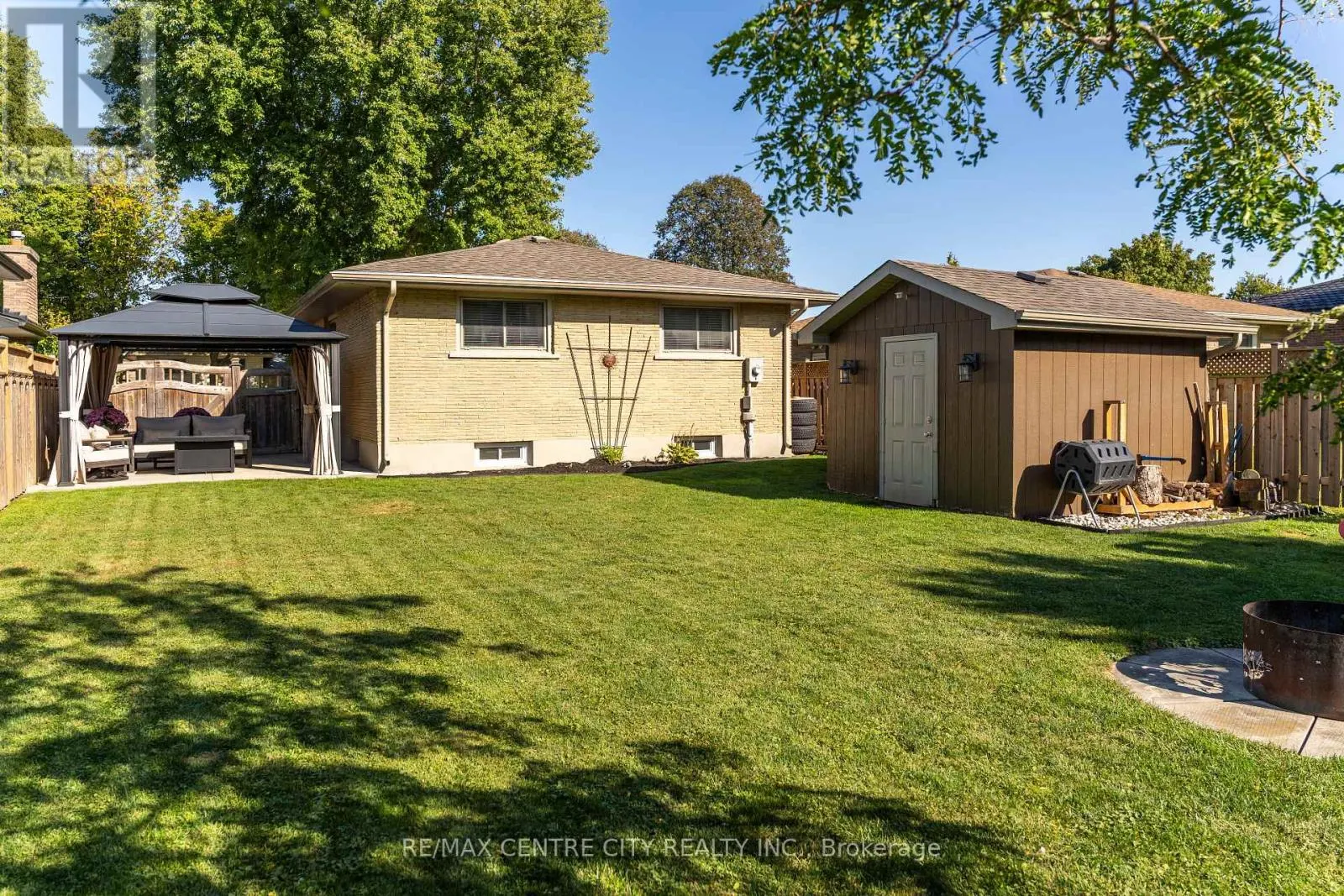 15 FROBISHER CRESCENT