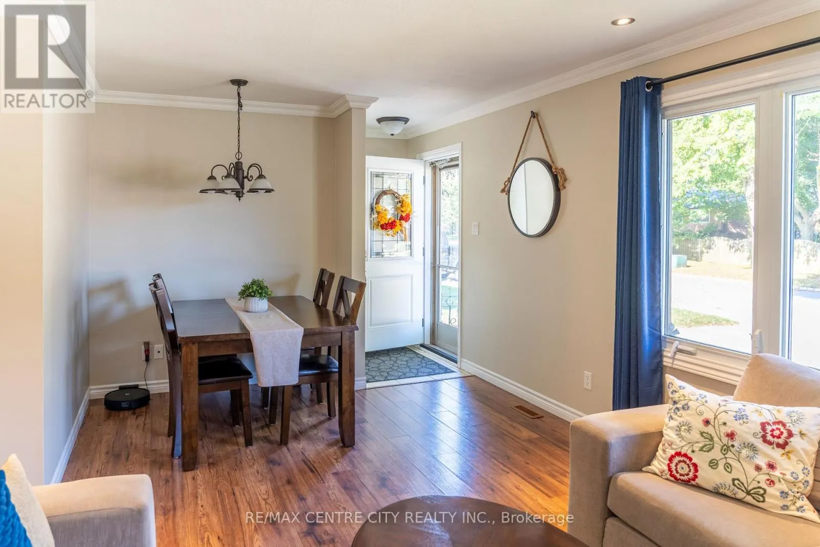 15 FROBISHER CRESCENT