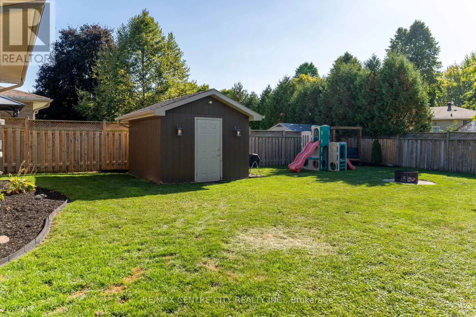 15 FROBISHER CRESCENT