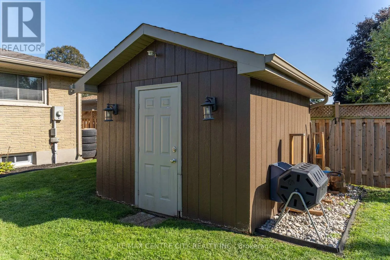 15 FROBISHER CRESCENT