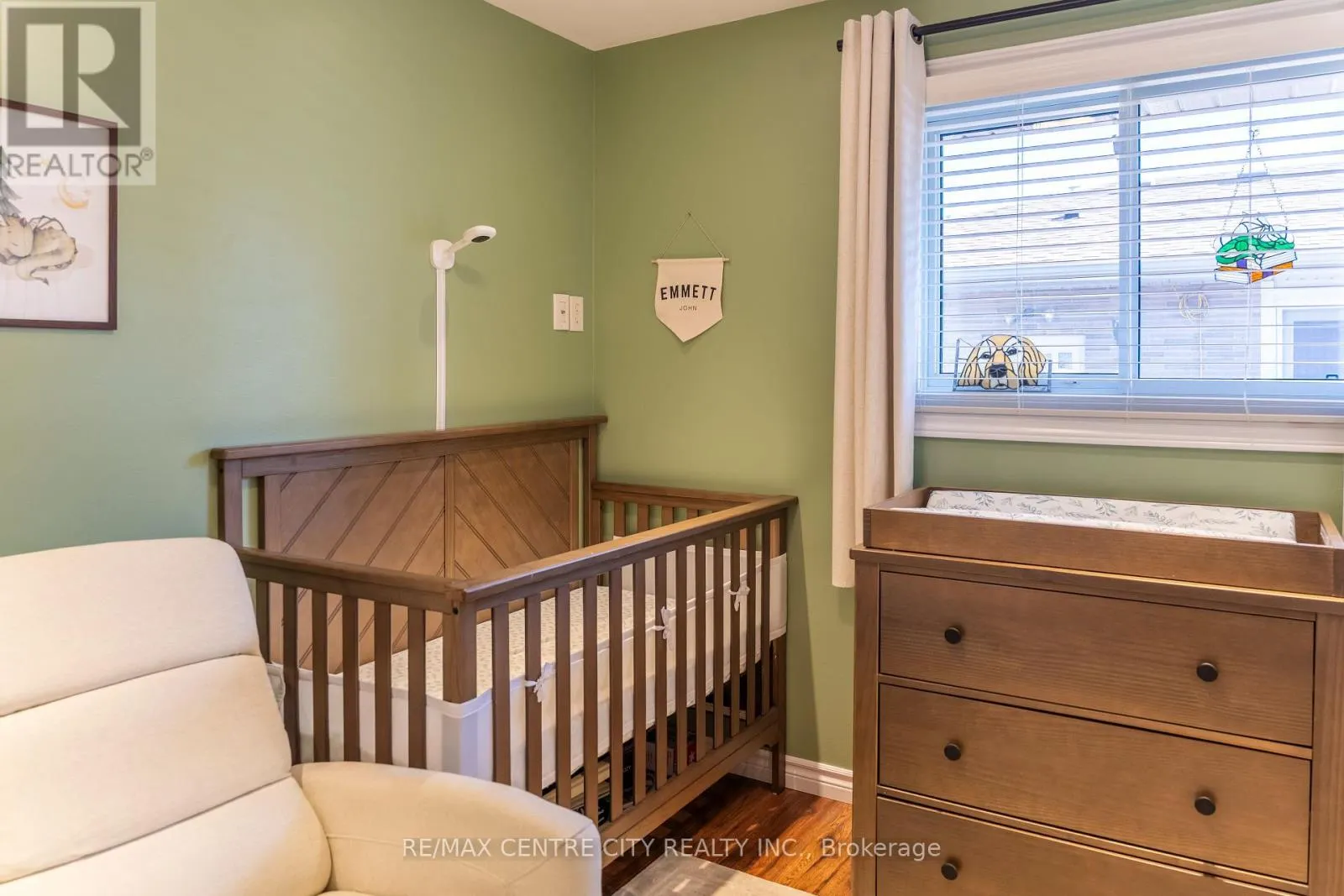 15 FROBISHER CRESCENT