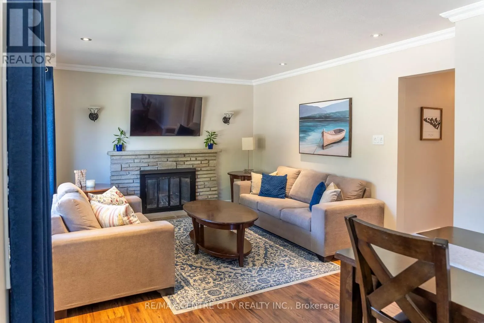 15 FROBISHER CRESCENT
