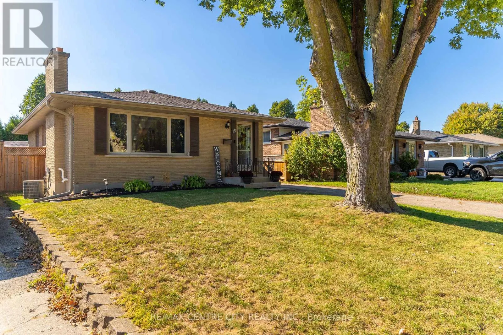 15 FROBISHER CRESCENT