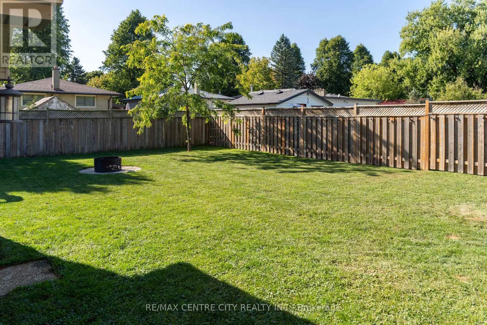 15 FROBISHER CRESCENT