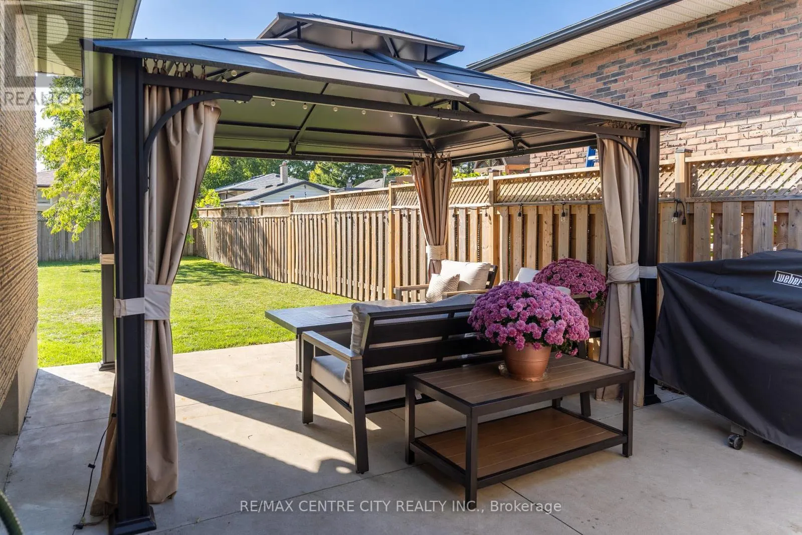15 FROBISHER CRESCENT