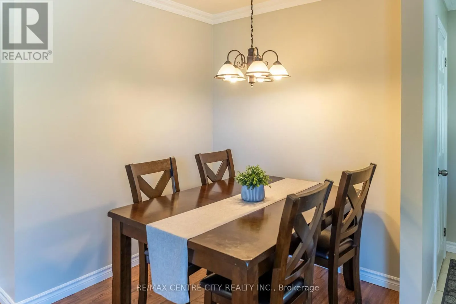 15 FROBISHER CRESCENT