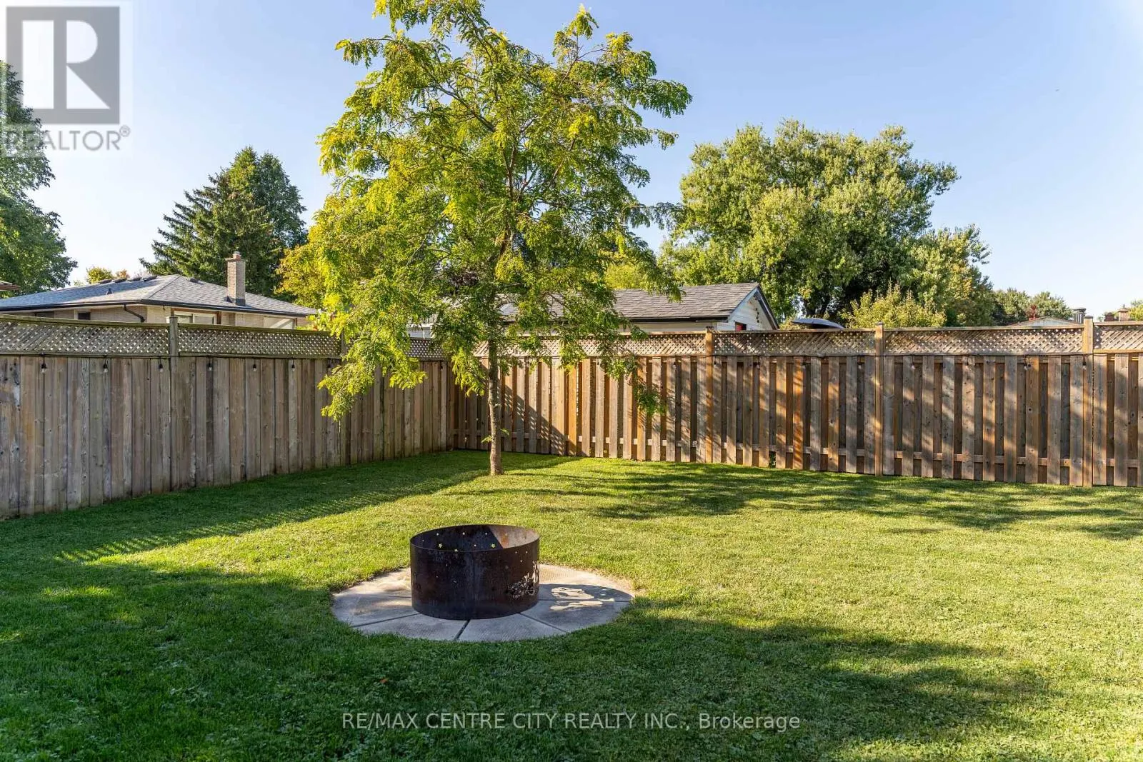 15 FROBISHER CRESCENT