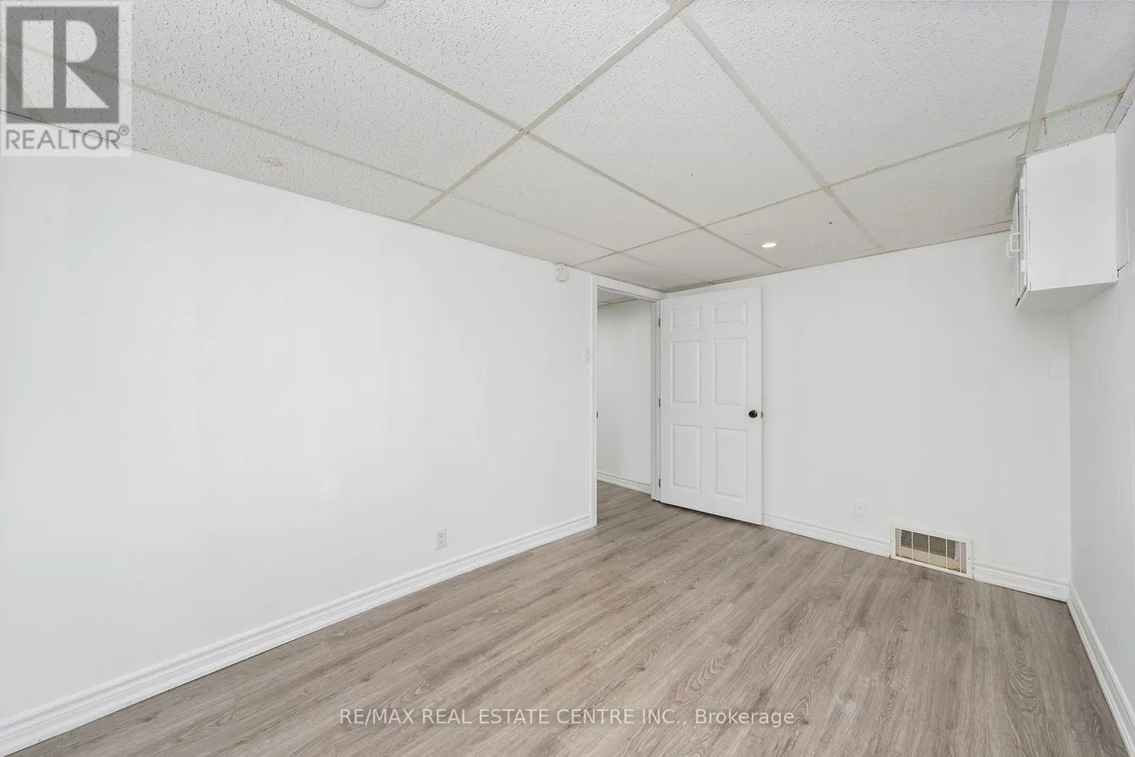 601 HOLLYWOOD PLACE