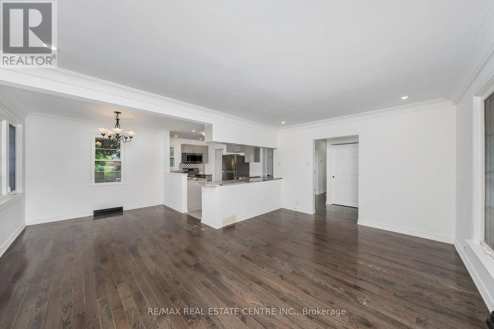 601 HOLLYWOOD PLACE