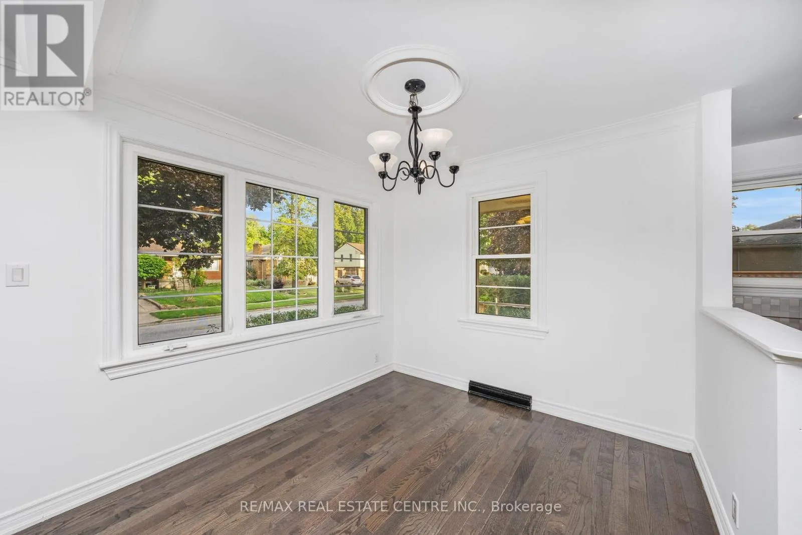 601 HOLLYWOOD PLACE