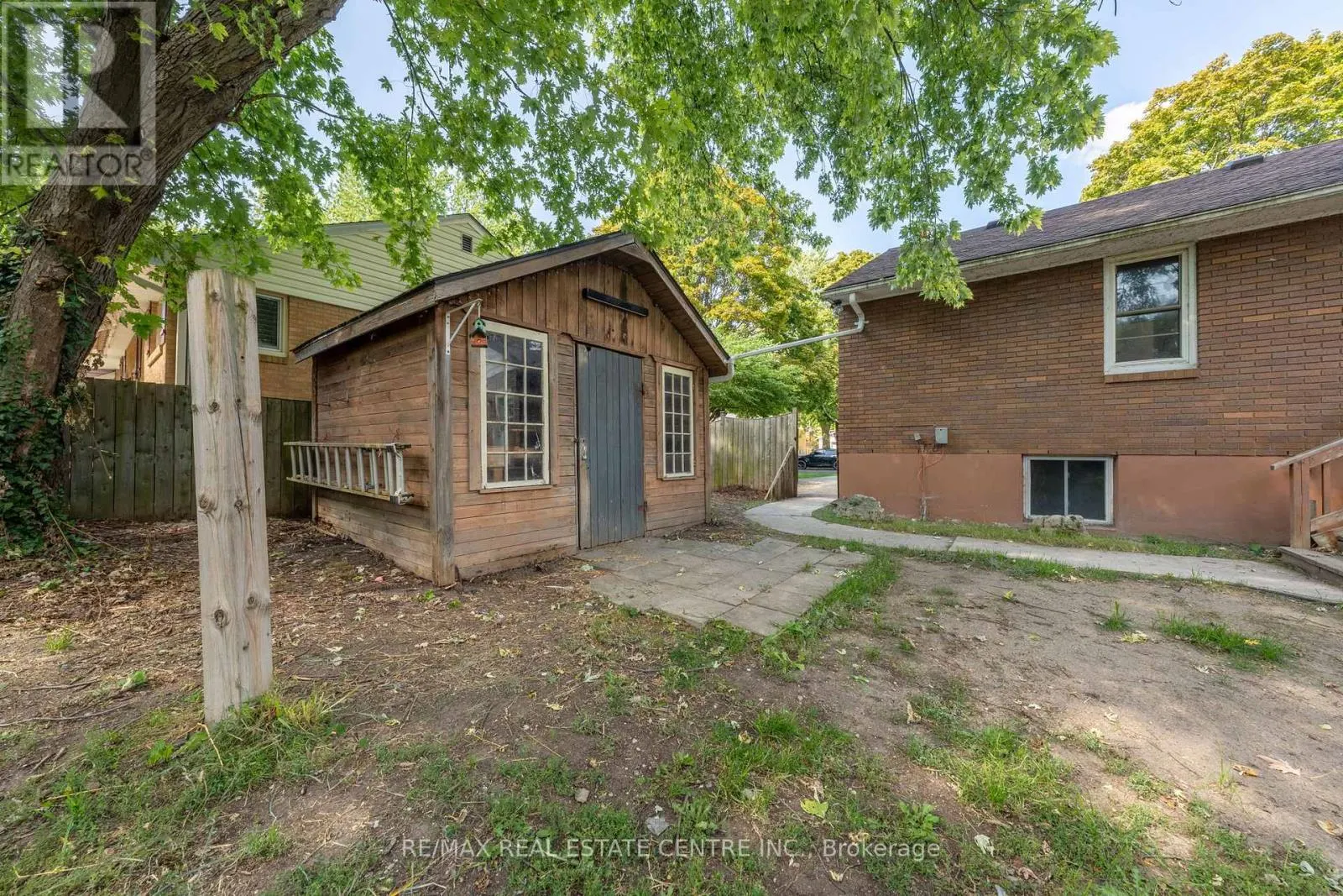 601 HOLLYWOOD PLACE
