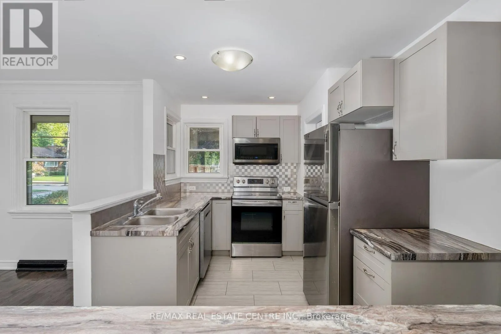 601 HOLLYWOOD PLACE