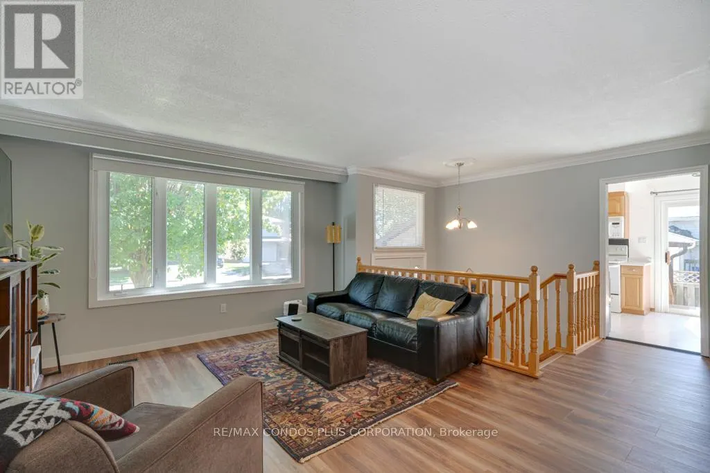 577 MACKECHNIE CRESCENT
