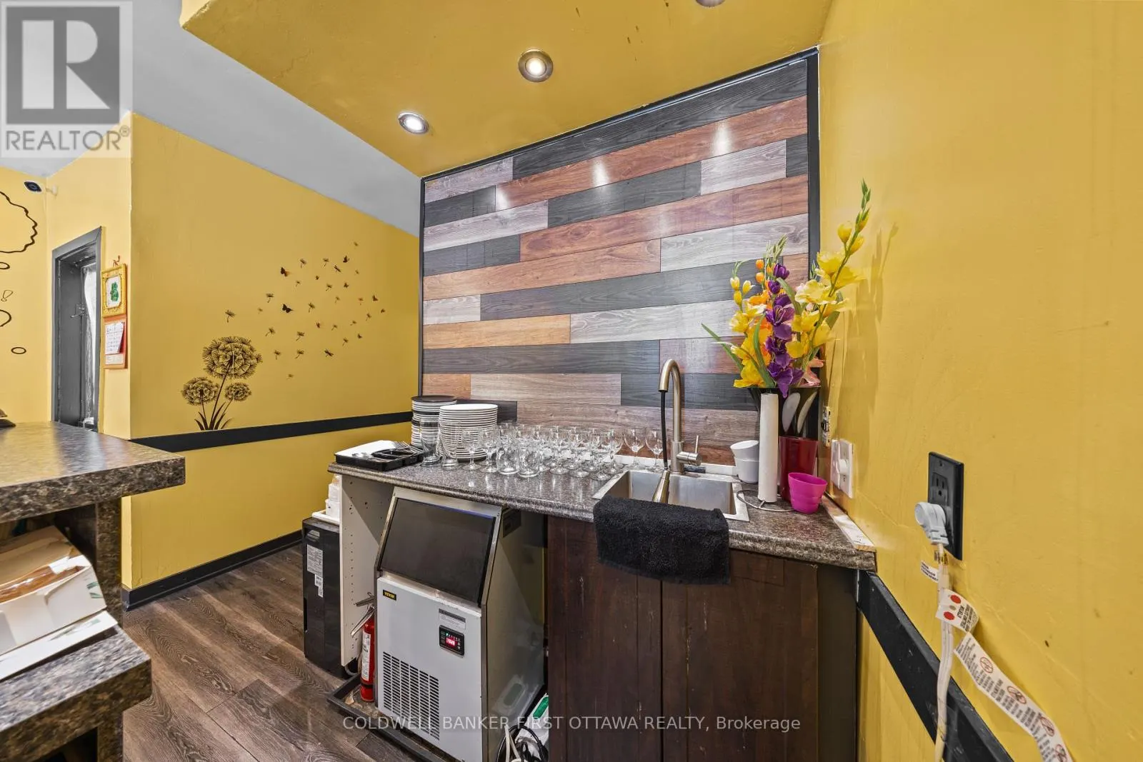 121 PRESTON STREET W