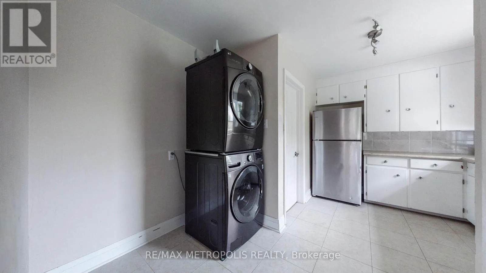 MAIN - 1020 BREWER STREET