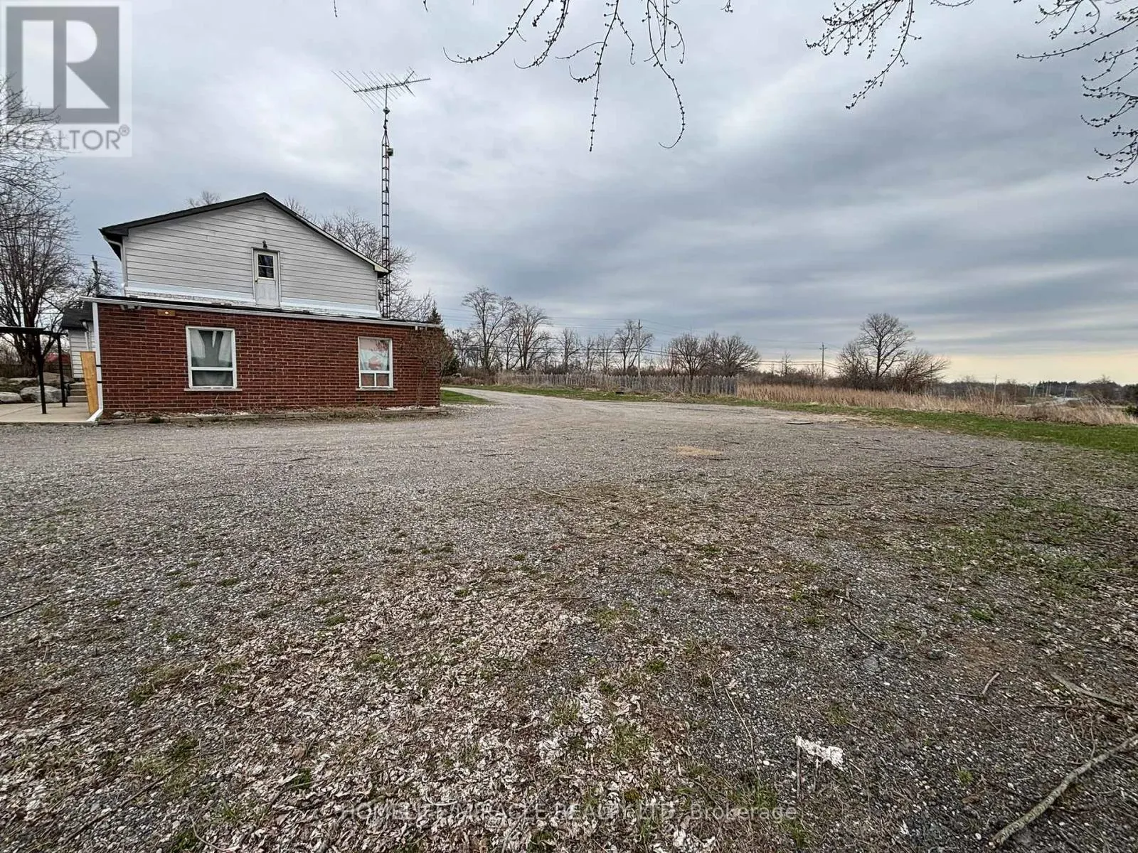 5 - 1381 HWY 8